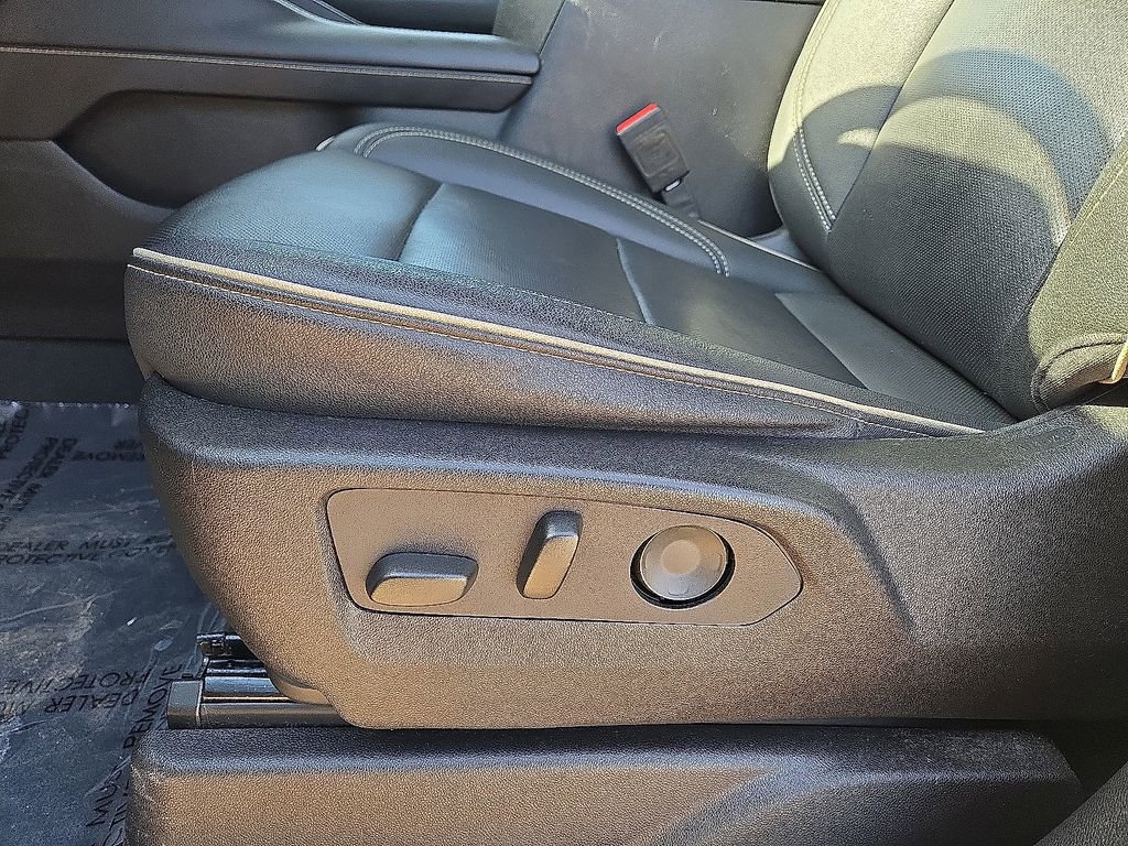 Used 2024 Chevrolet Suburban Premier image 26