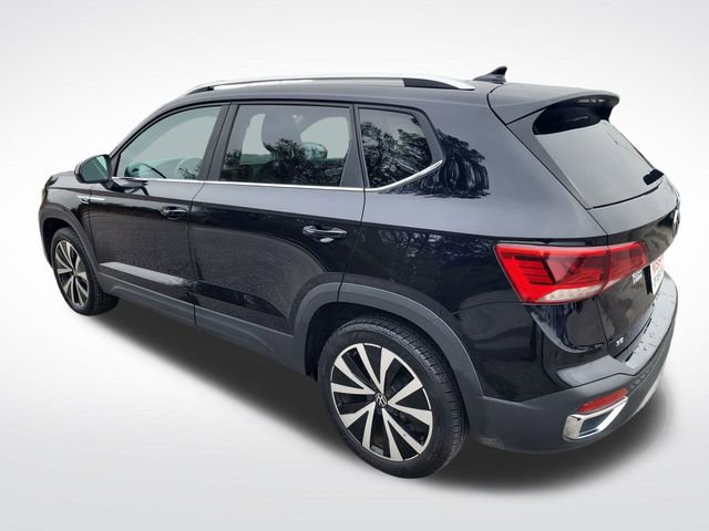 Used 2024 Volkswagen Taos SE image 3