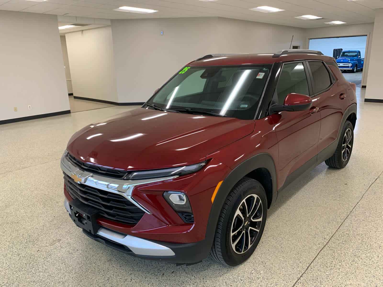 Used 2025 Chevrolet TrailBlazer LT AWD/4WD image 1
