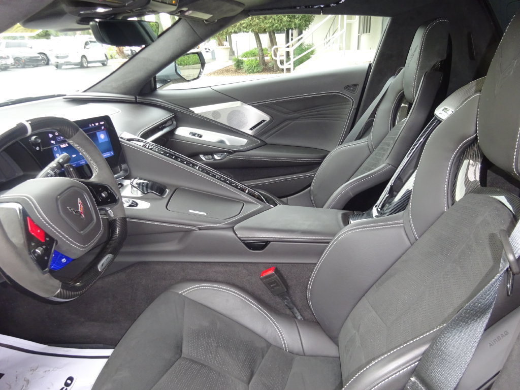 Used 2025 Chevrolet Corvette Z06 RWD image 13