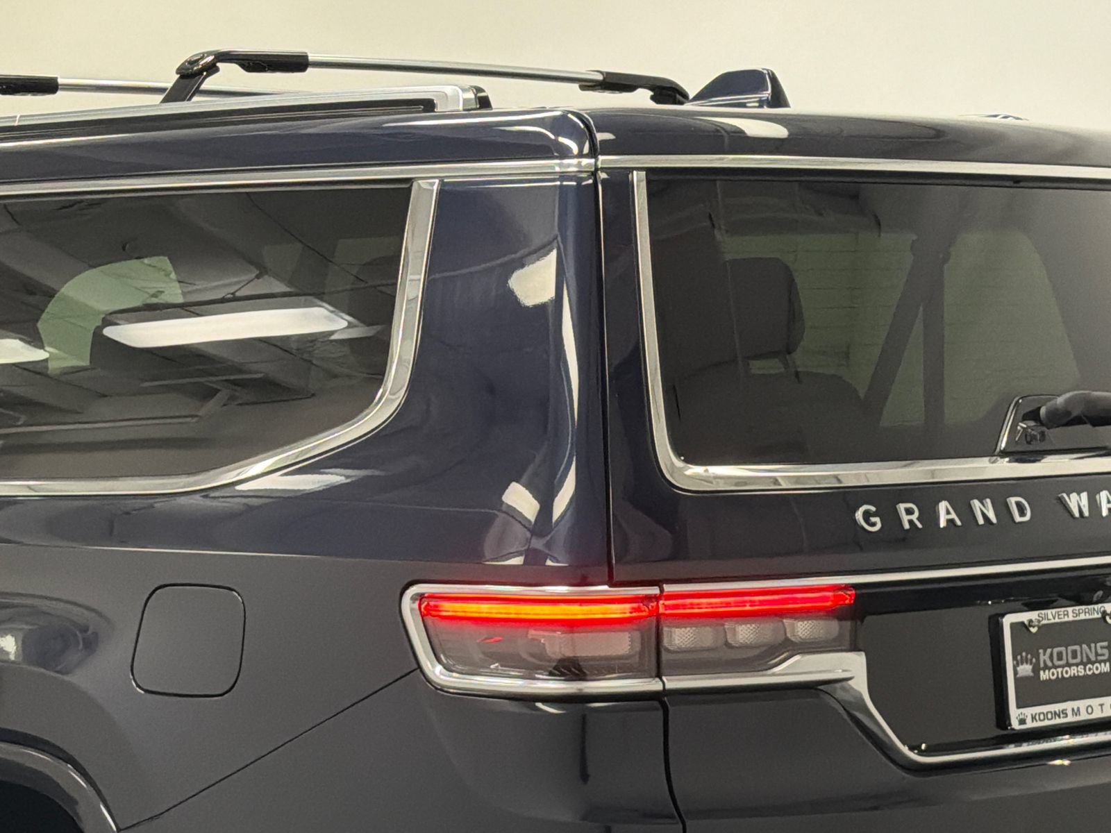 Used 2023 Jeep Grand Wagoneer L Series II w/ Premium Group II AWD/4WD image 7
