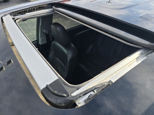 Used 2019 Toyota Highlander XLE AWD/4WD image 3
