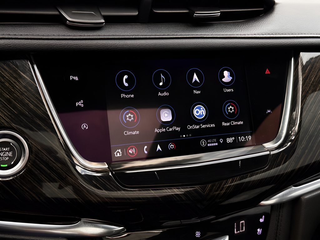 Used 2022 Cadillac XT6 Premium Luxury w/ Technology Package FWD image 8