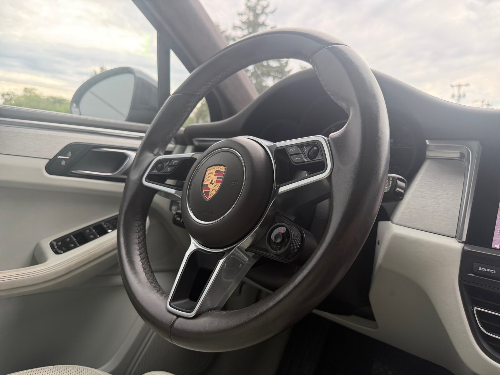 Used 2020 Porsche Macan Turbo AWD/4WD image 23