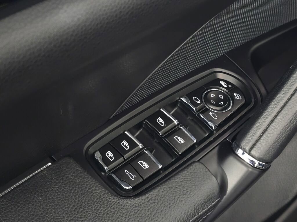 Used 2018 Porsche Cayenne image 36