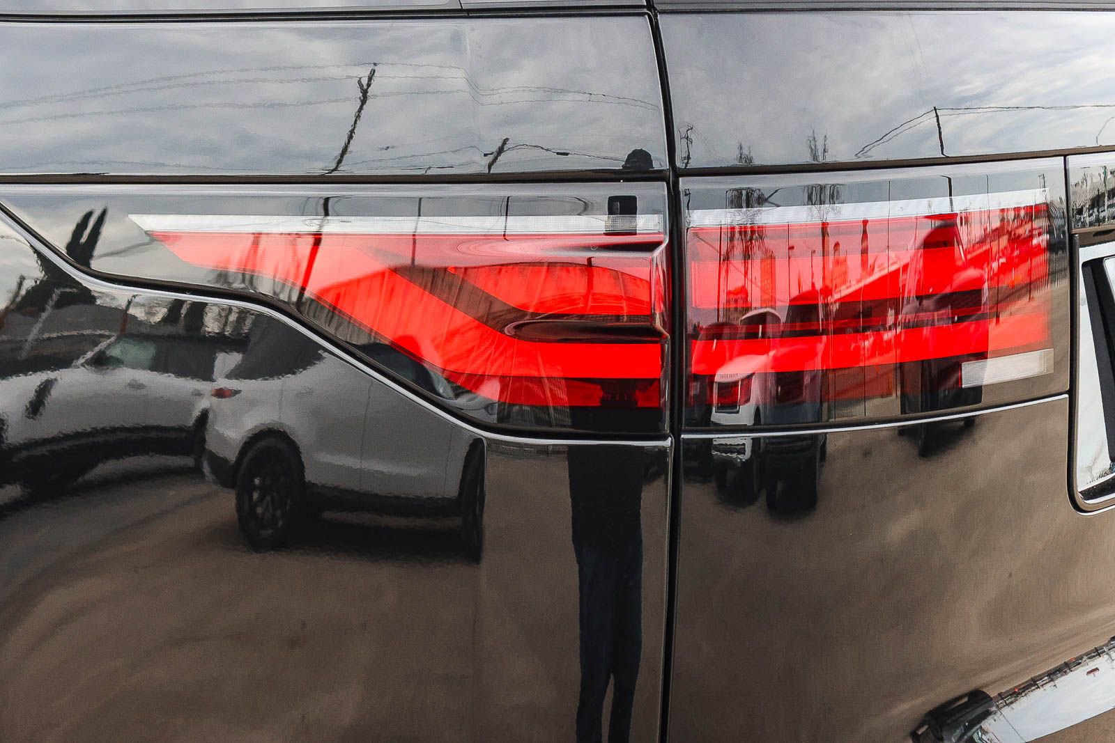 New 2026 Land Rover Discovery S image 11