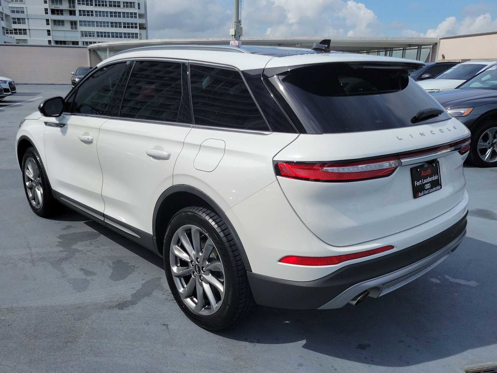 Used 2021 Lincoln Corsair AWD w/ Premium Package image 4