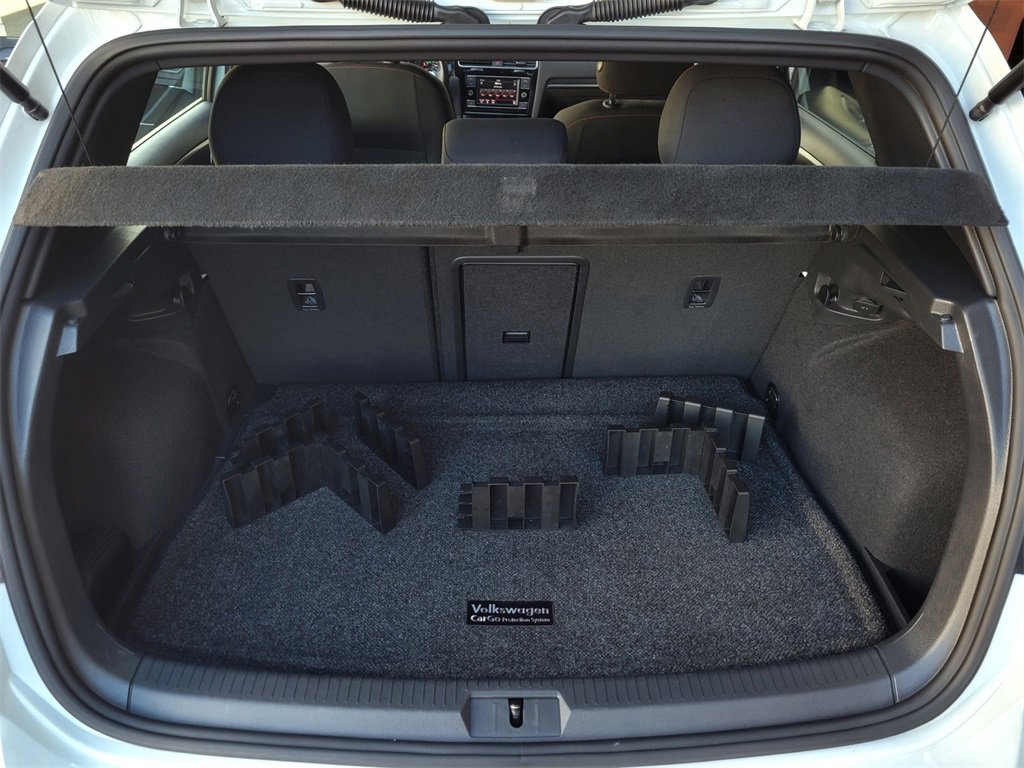 Used 2018 Volkswagen Golf 4-Door image 23