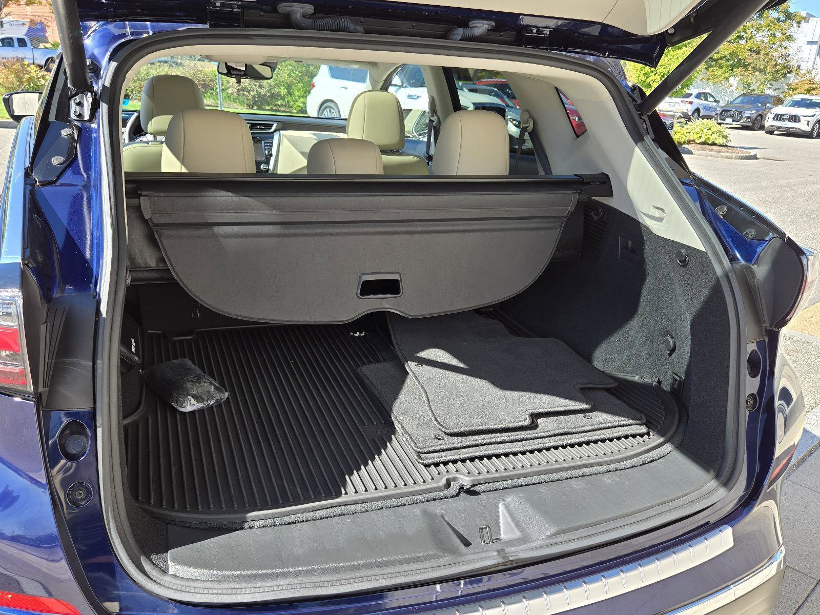 Used 2023 Nissan Murano Platinum w/ Cargo Package image 21