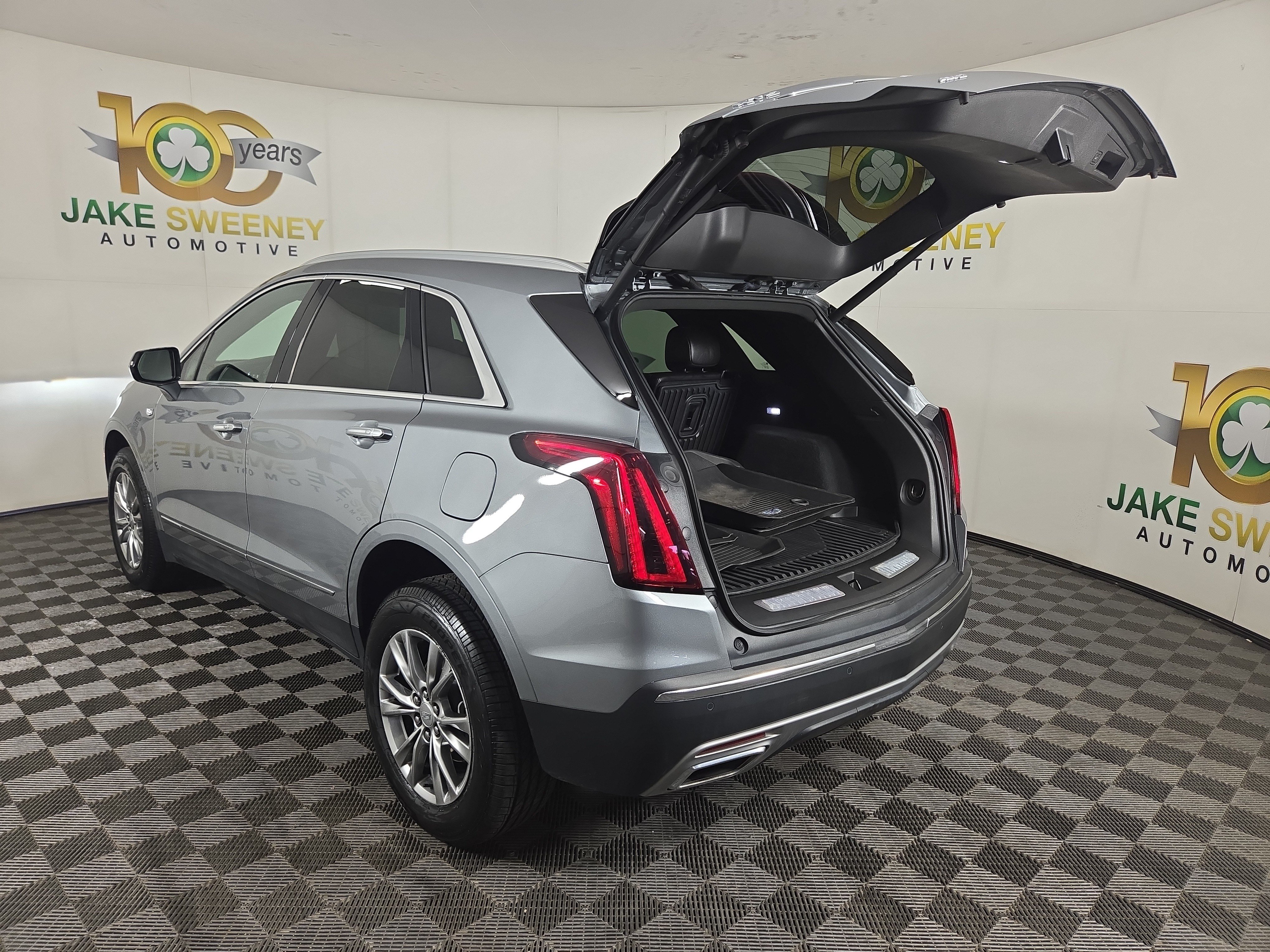 Certified 2023 Cadillac XT5 Premium Luxury w/ LPO, Floor Liner Package AWD/4WD image 33