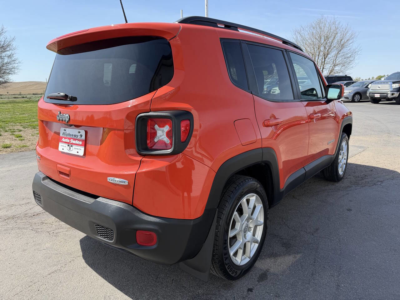 Used 2020 Jeep Renegade Latitude w/ Cold Weather Group AWD/4WD image 5