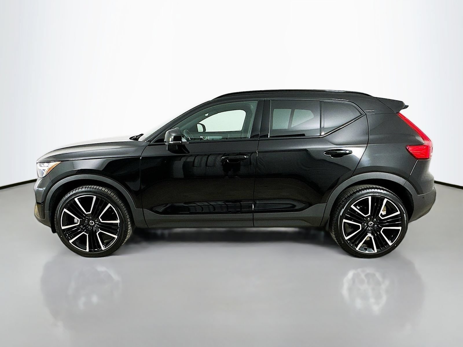 New 2026 Volvo XC40 B5 Ultra w/ Protection Package Premier AWD/4WD image 8