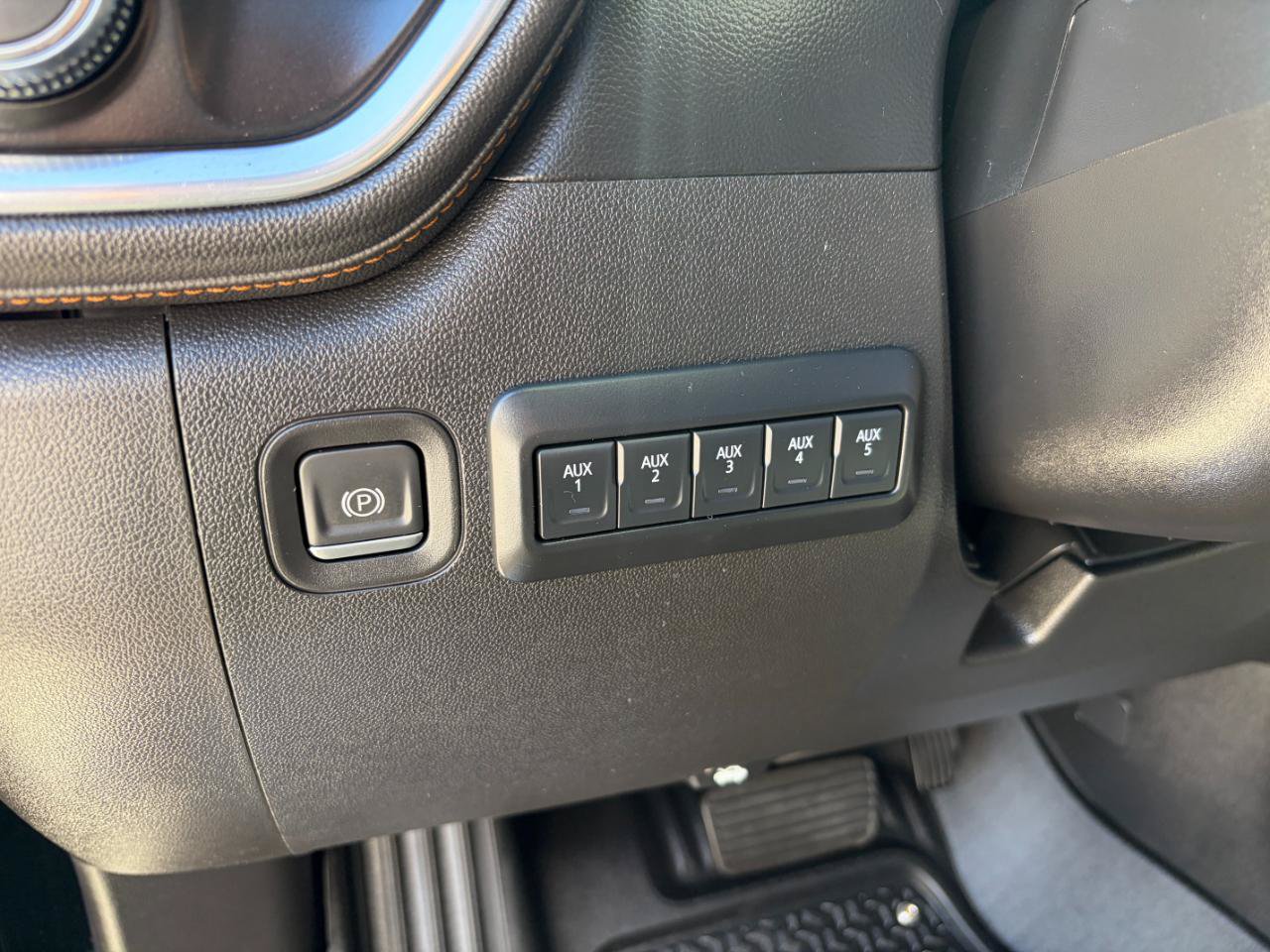 Used 2022 GMC Sierra 3500 AT4 w/ Gooseneck/5TH Wheel Package AWD/4WD image 14