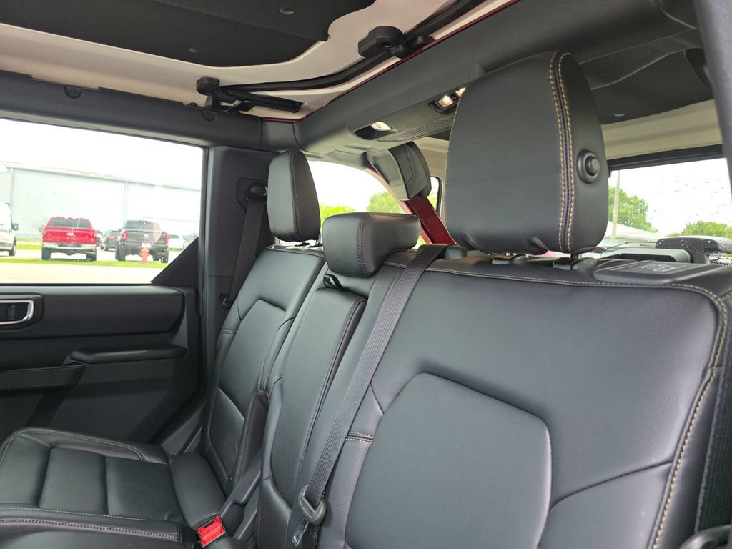 Used 2025 Ford Bronco Badlands w/ Sasquatch Package AWD/4WD image 21
