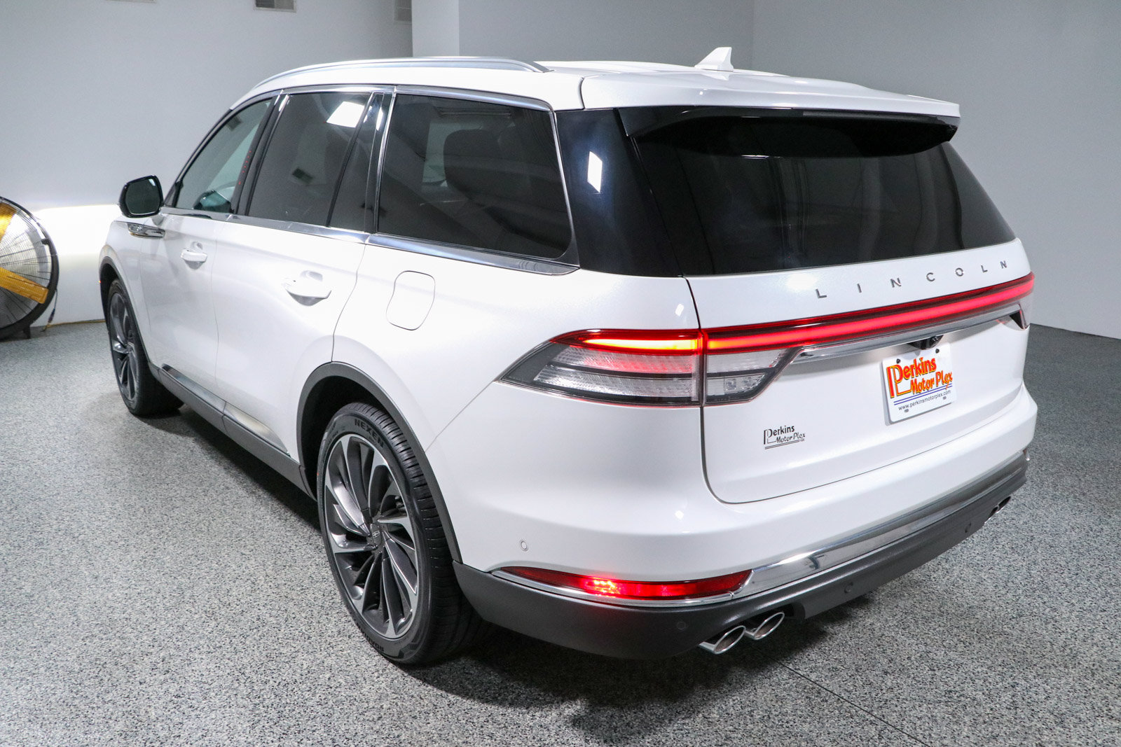 Used 2023 Lincoln Aviator Reserve w/ Equipment Group 201A RWD image 9