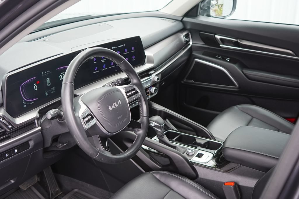 Used 2025 Kia Telluride LX FWD image 10