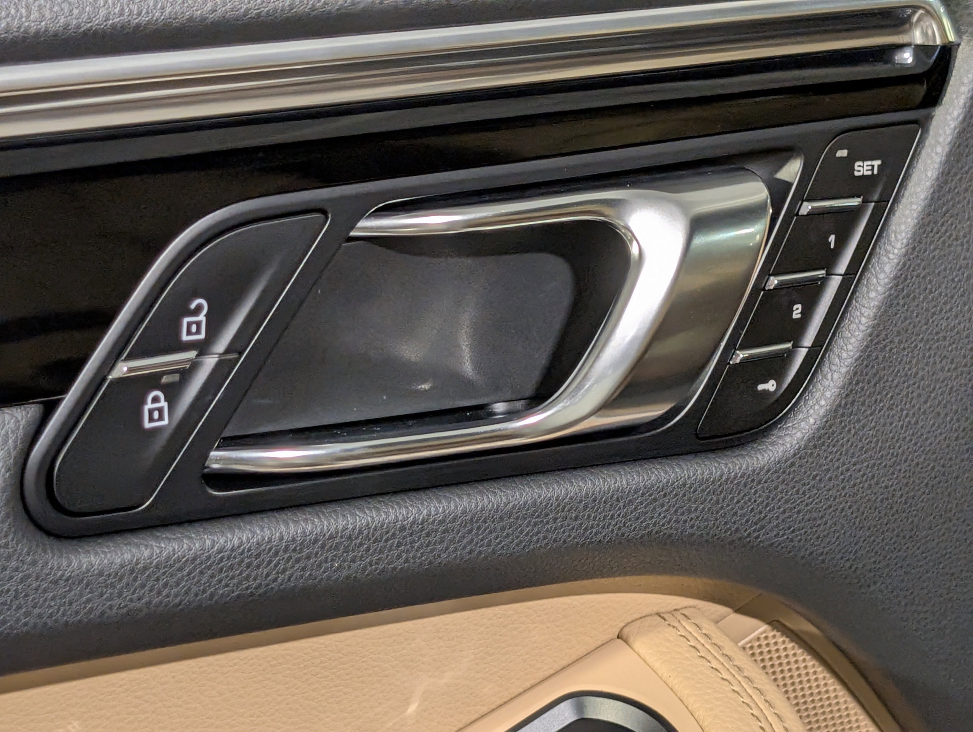 Certified 2025 Porsche Macan image 19