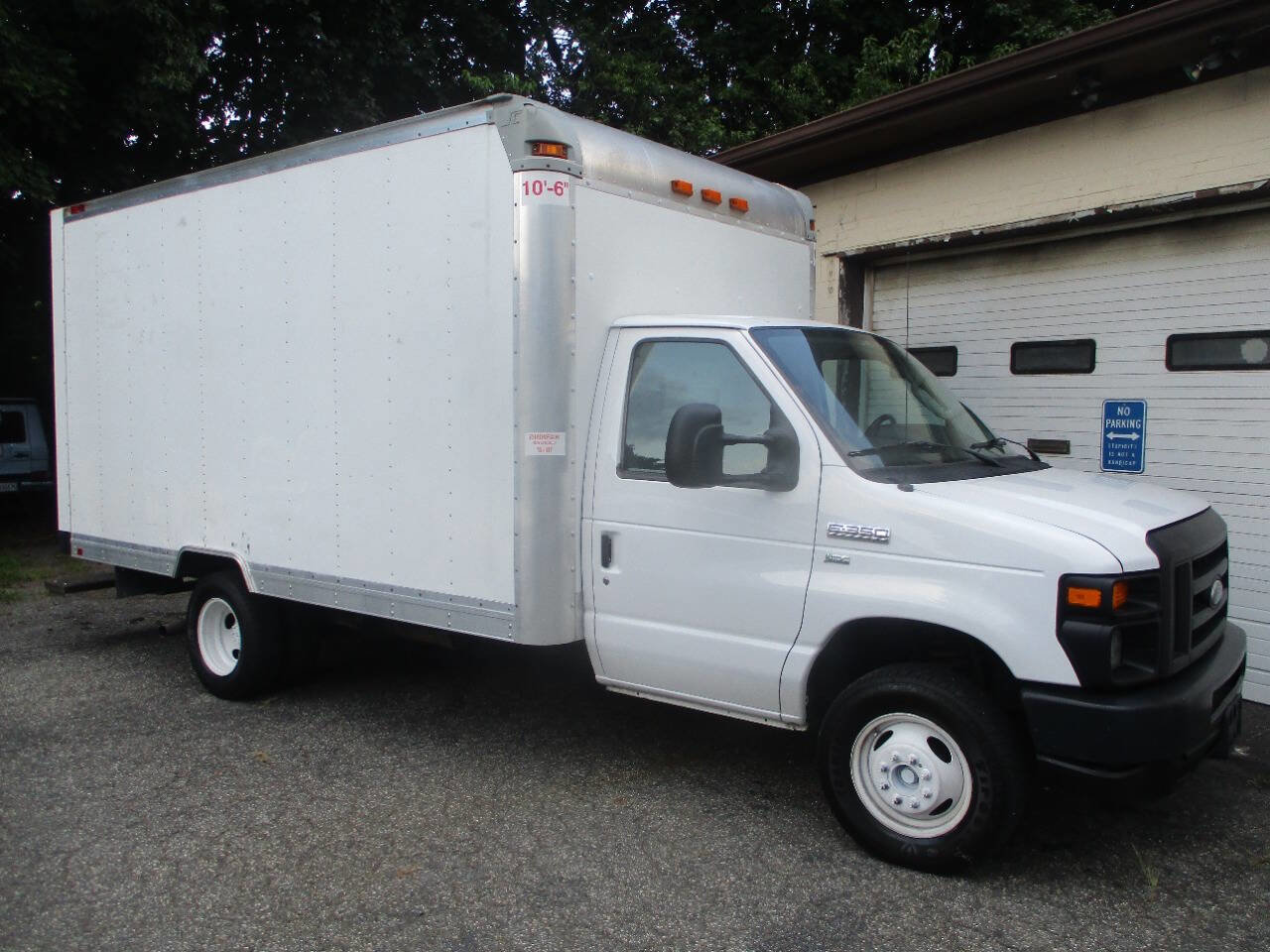 Used 2016 Ford E-350 and Econoline 350 Super Duty w/ Power Windows & Locks Group image 5