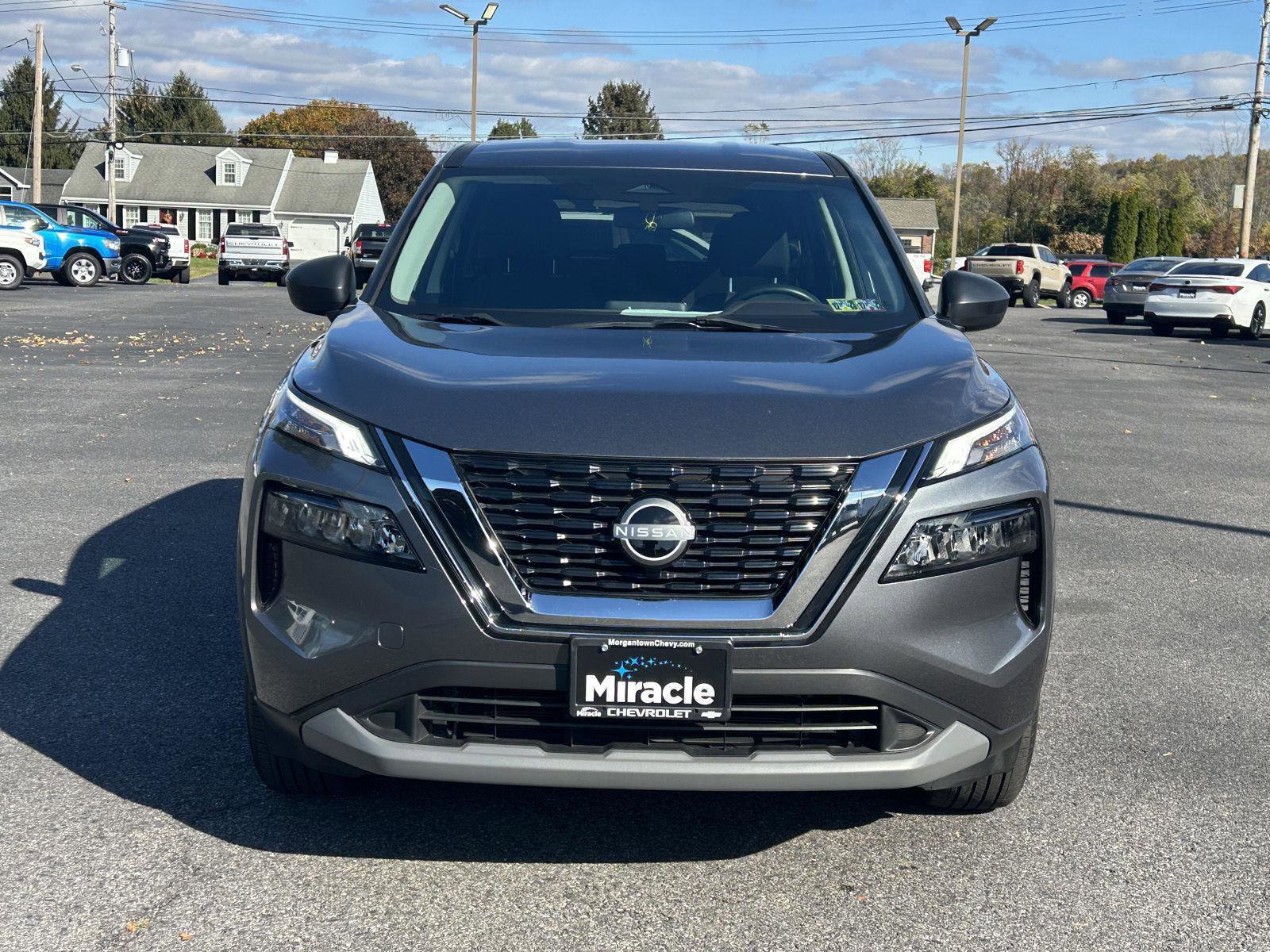 Used 2023 Nissan Rogue S image 2