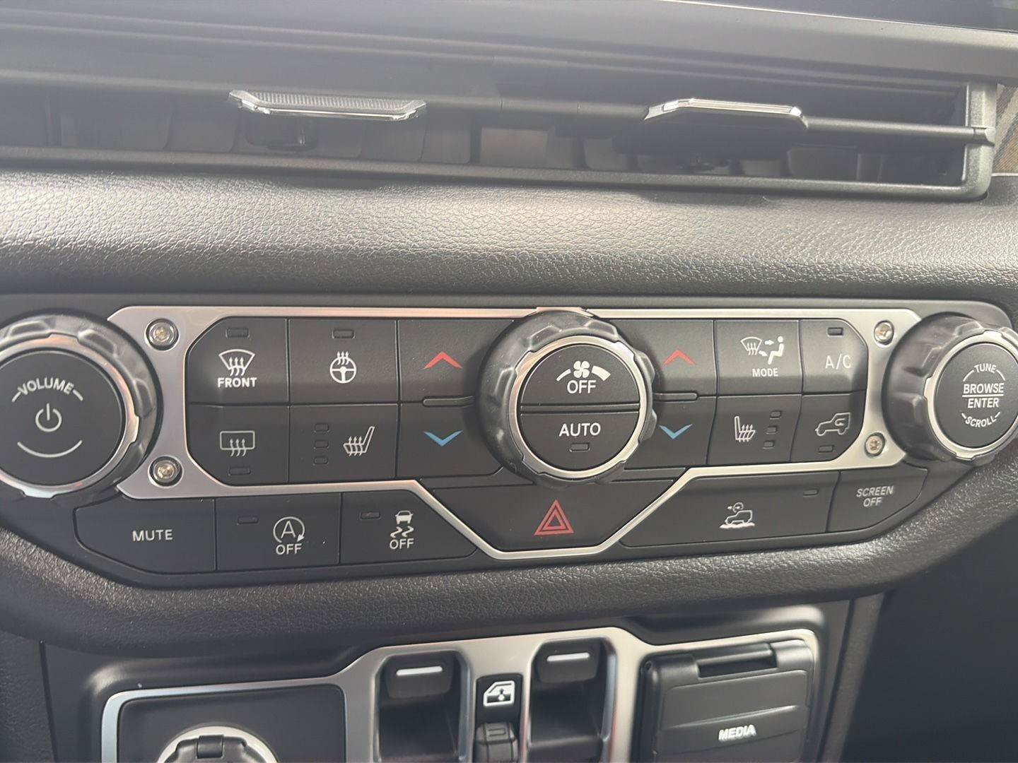 New 2026 Jeep Gladiator Sport AWD/4WD image 30