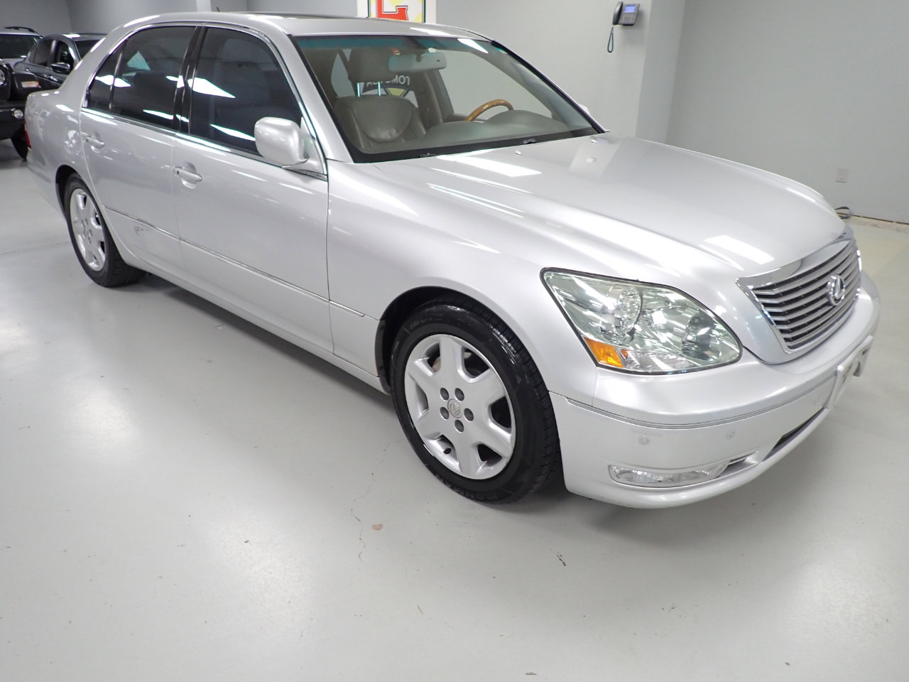 Used 2004 Lexus LS 430 image 1