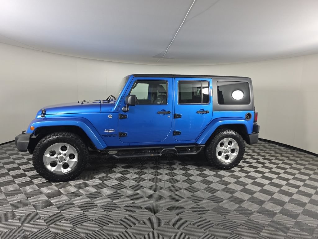 Used 2015 Jeep Wrangler Unlimited Sahara w/ Connectivity Group AWD/4WD image 2
