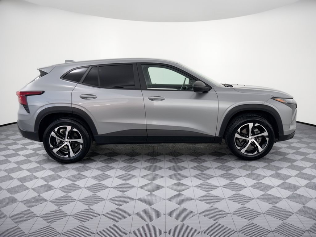 Used 2024 Chevrolet Trax RS w/ Driver Confidence Package FWD image 8