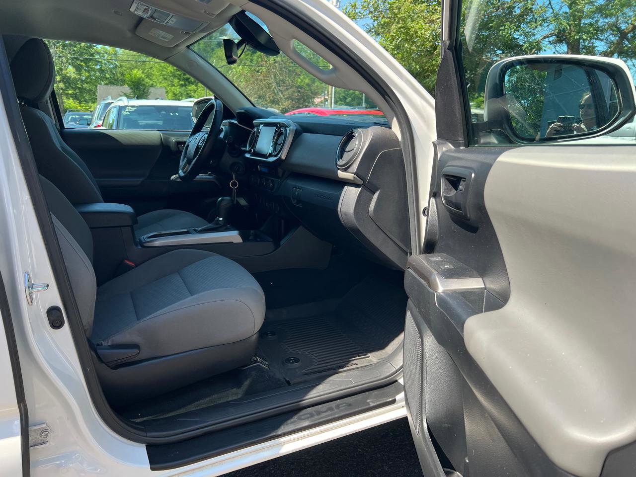 Used 2022 Toyota Tacoma SR5 AWD/4WD image 13