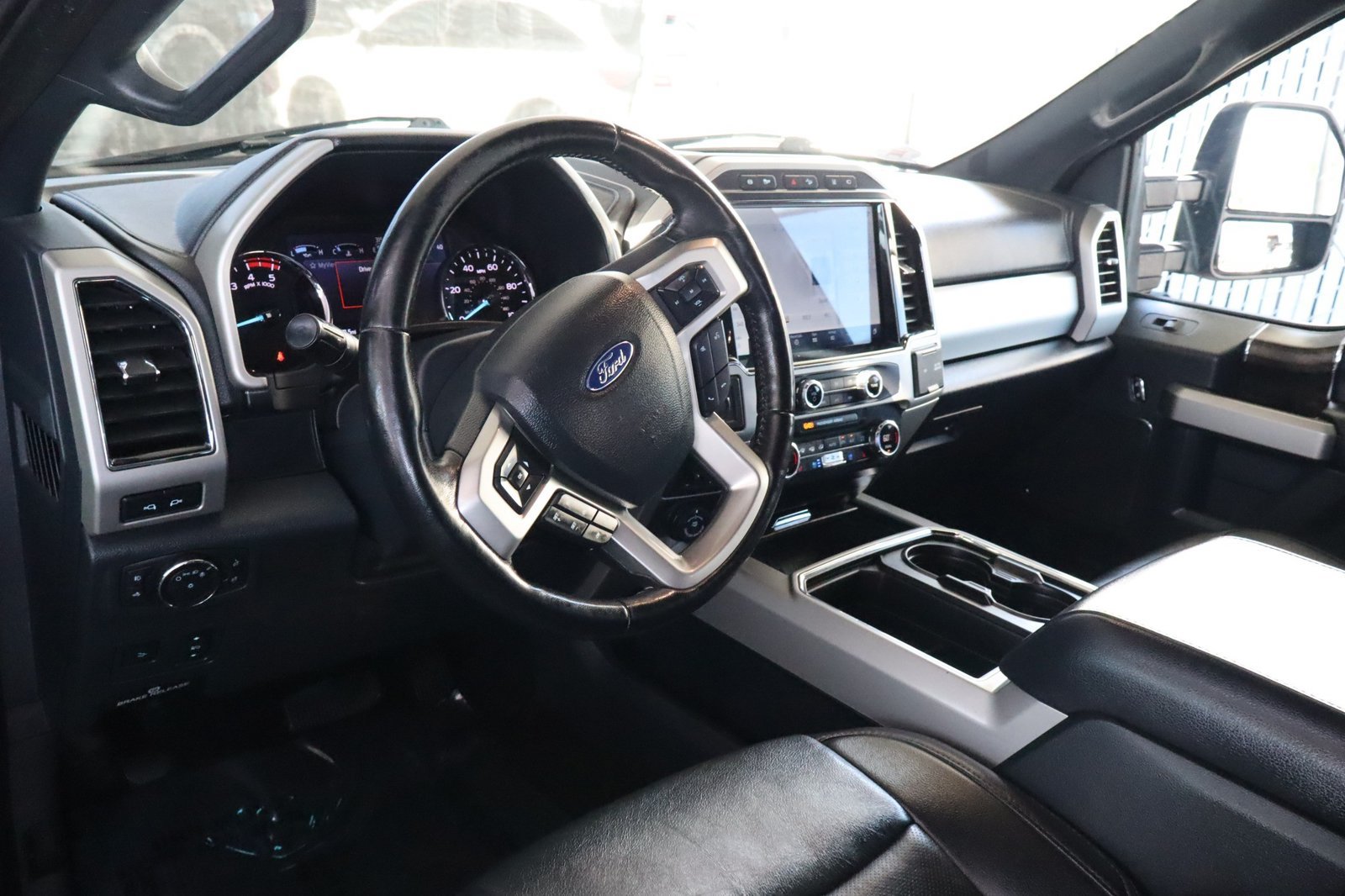 Used 2022 Ford F350 Lariat w/ Black Appearance Package AWD/4WD image 18