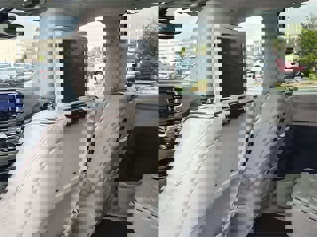 Used 2017 Chrysler Pacifica Limited w/ UConnect Theater Package image 16