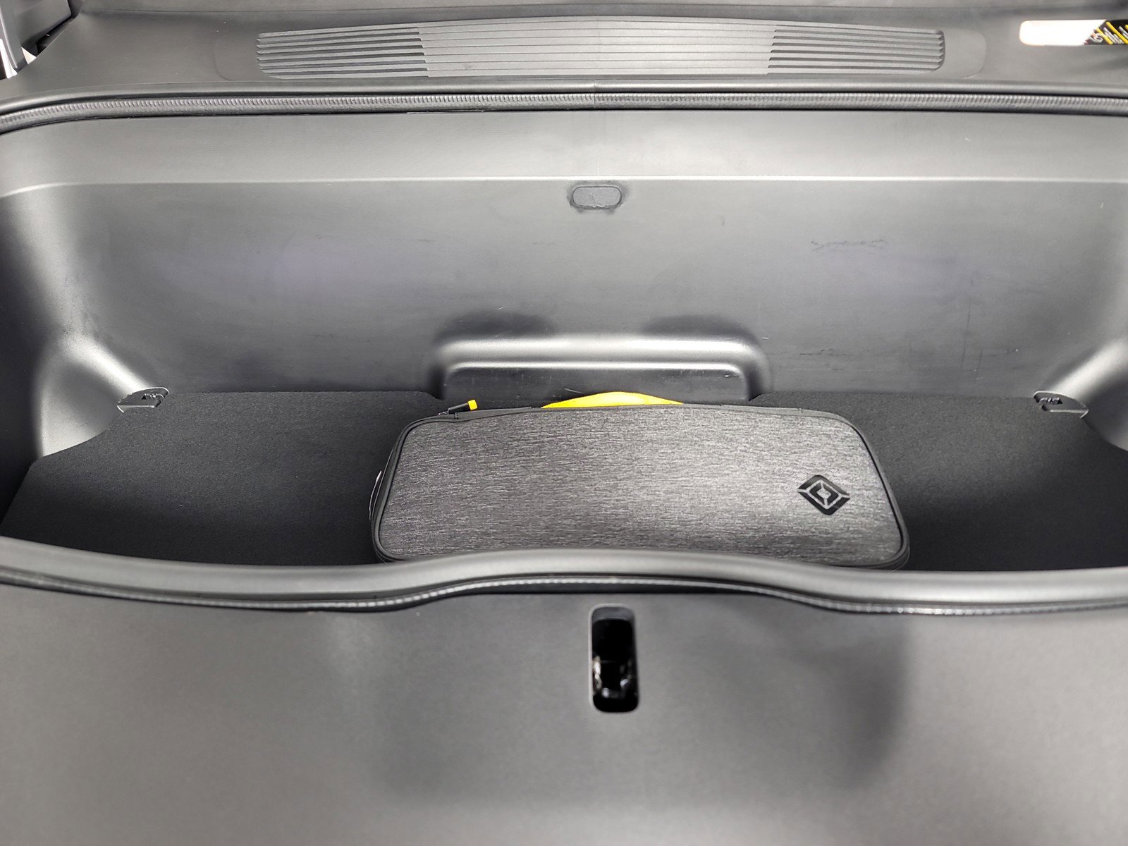 Used 2024 Rivian R1S Adventure image 14