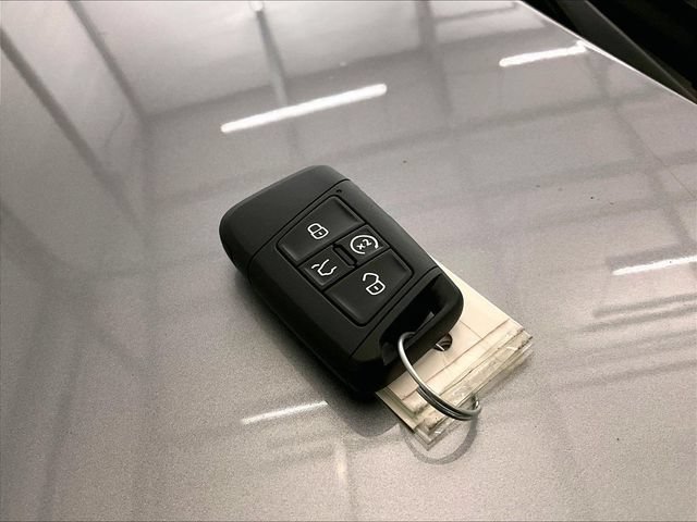 Used 2024 Volkswagen Tiguan SE R-Line AWD/4WD image 9