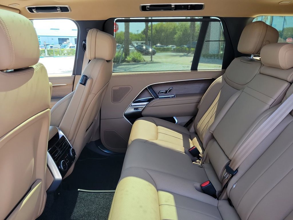 New 2026 Land Rover Range Rover Long Wheelbase SE AWD/4WD image 16