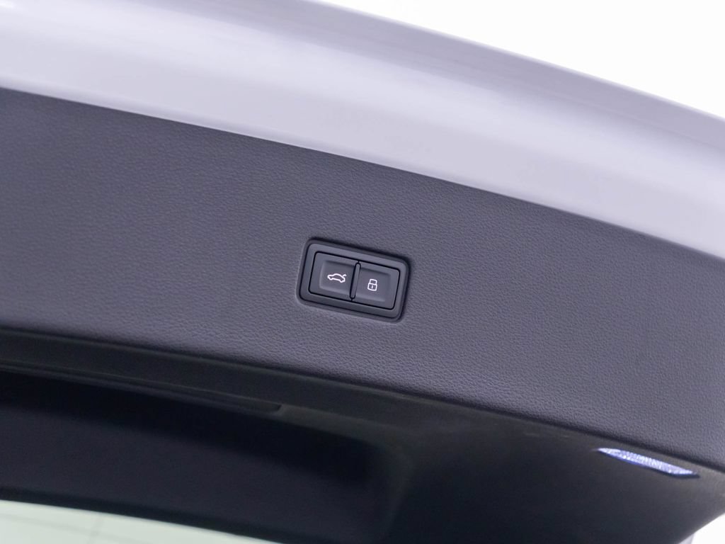 Used 2023 Audi Q8 Premium Plus AWD/4WD image 33