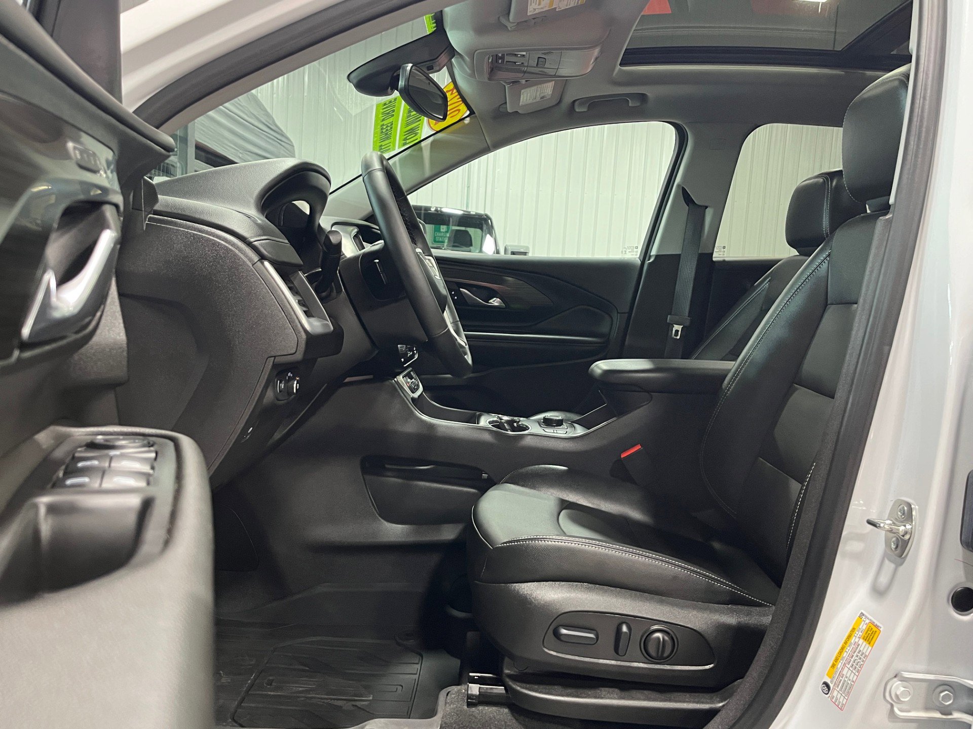 Certified 2024 GMC Terrain SLT w/ Infotainment Package II image 11