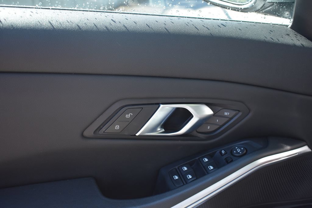 Used 2025 BMW 330i Sedan RWD image 12