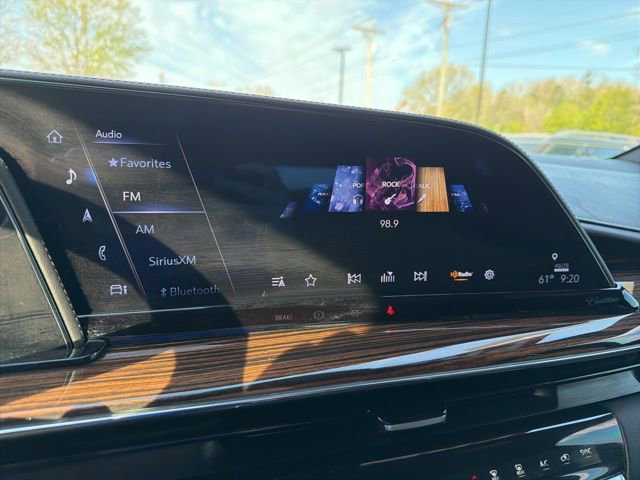 Used 2023 Cadillac Escalade Premium Luxury image 18
