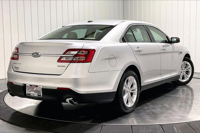Used 2018 Ford Taurus SE FWD image 13