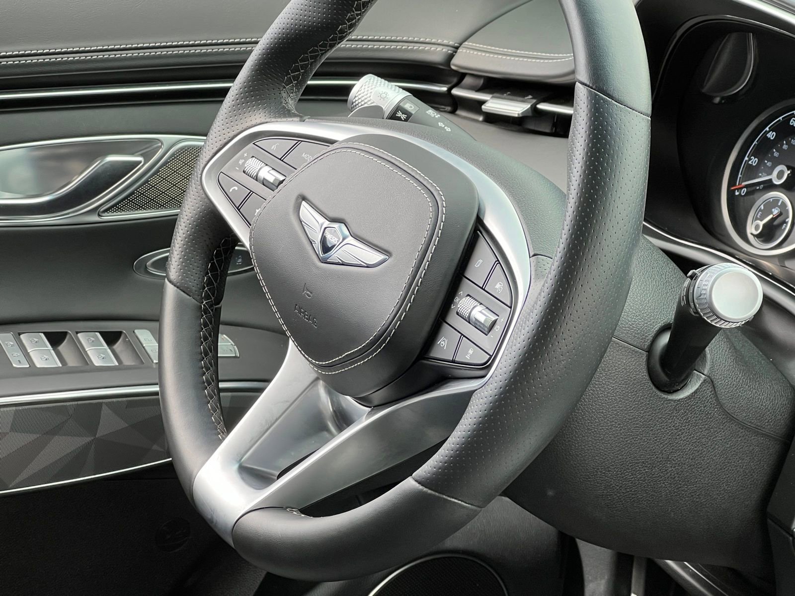 Used 2025 Genesis GV70 3.5T Sport w/ Sport Advanced Package image 33