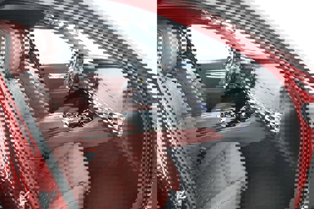 Used 2024 BMW i7 eDrive50 image 28