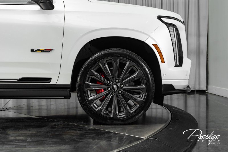 Used 2025 Cadillac Escalade ESV V image 19