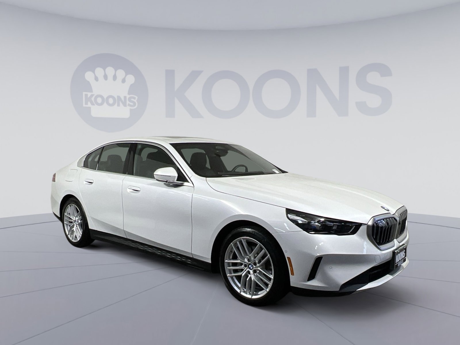 Used 2025 BMW 530i xDrive AWD/4WD image 2