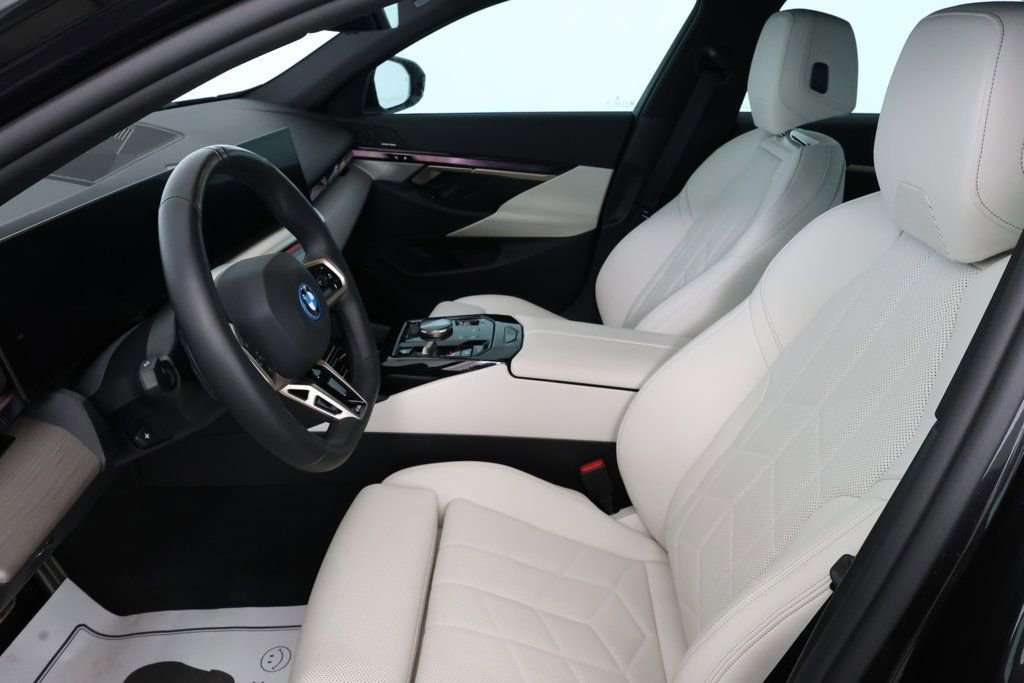Used 2024 BMW i5 eDrive40i w/ M Sport Package image 21