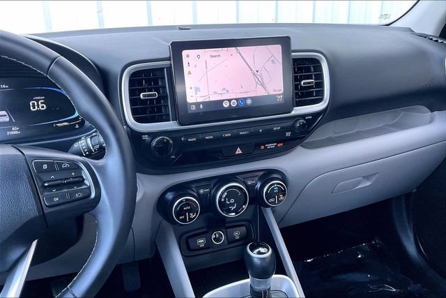 Certified 2024 Hyundai Venue SEL FWD image 6