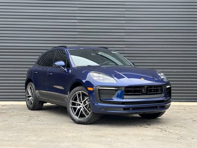 Certified 2026 Porsche Macan AWD/4WD image 9