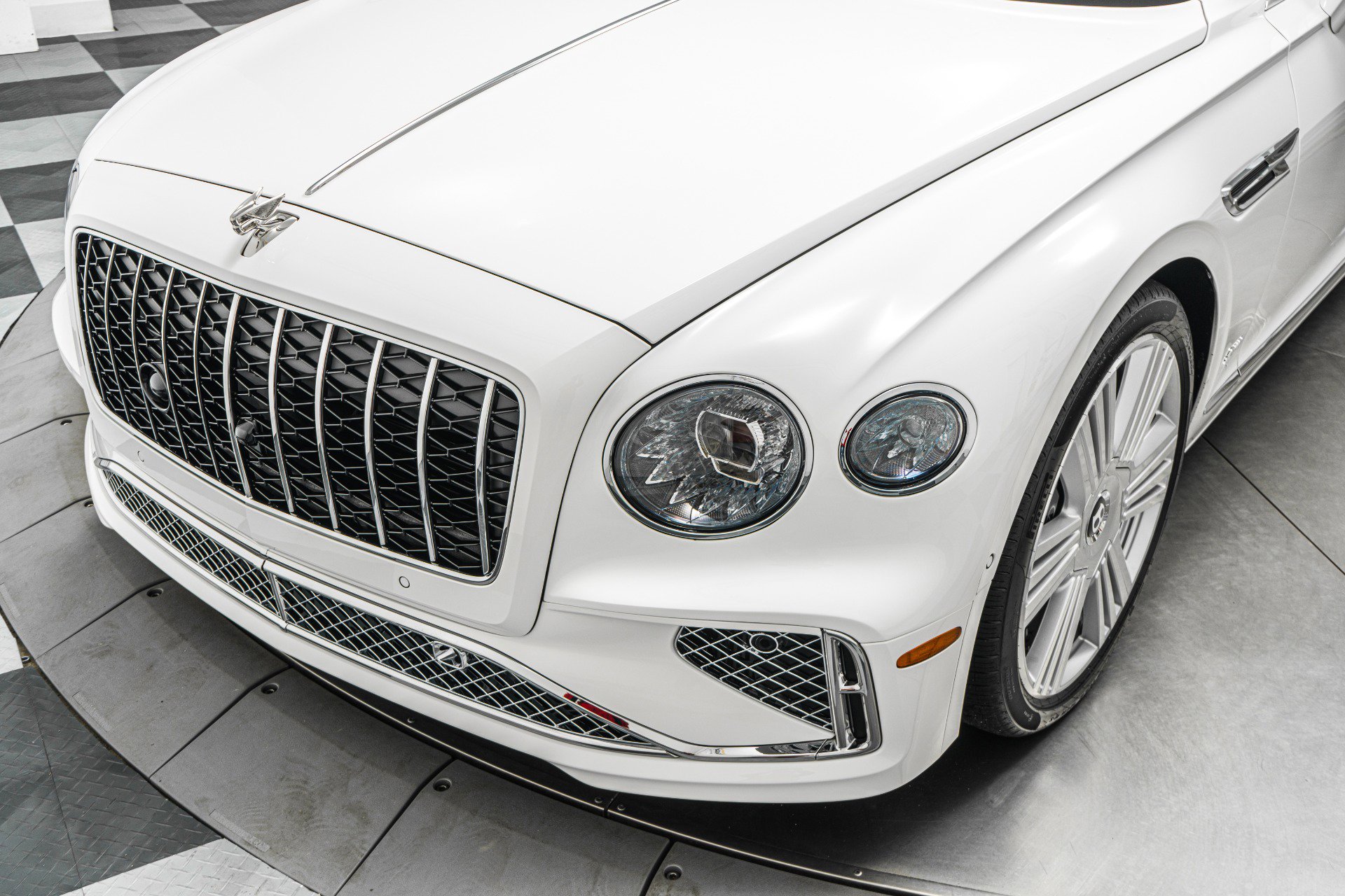 Used 2026 Bentley Flying Spur Plug-In Hybrid image 35