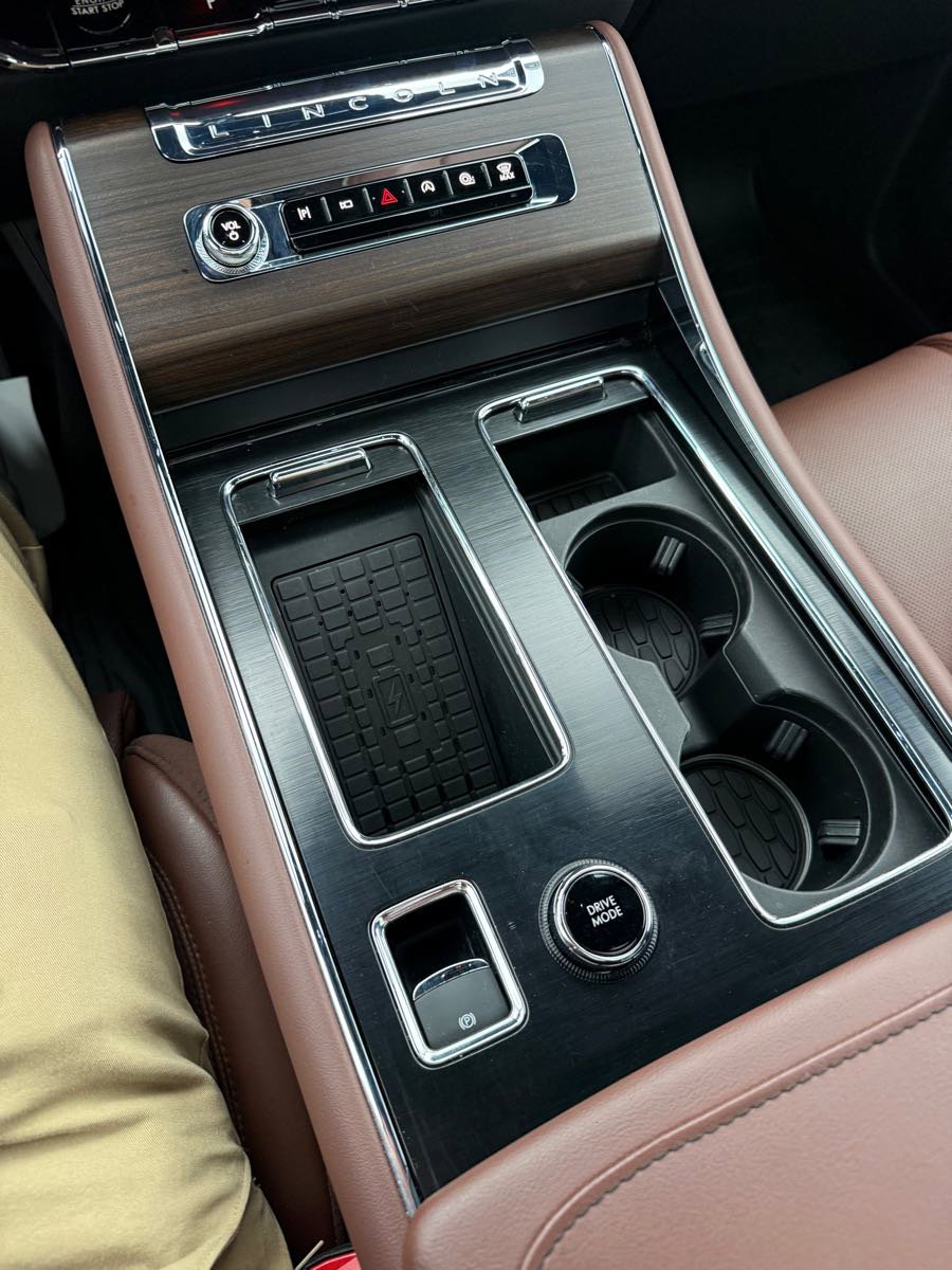 Used 2025 Lincoln Aviator Reserve w/ Equipment Group 201A AWD/4WD image 24