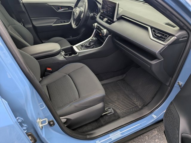 Used 2023 Toyota RAV4 SE image 12