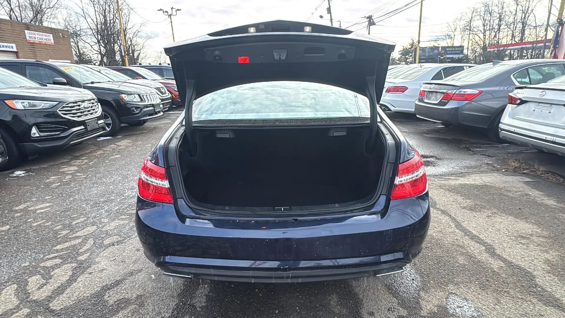 Used 2012 Mercedes-Benz E 550 Coupe w/ Driver Assistance Pkg image 11