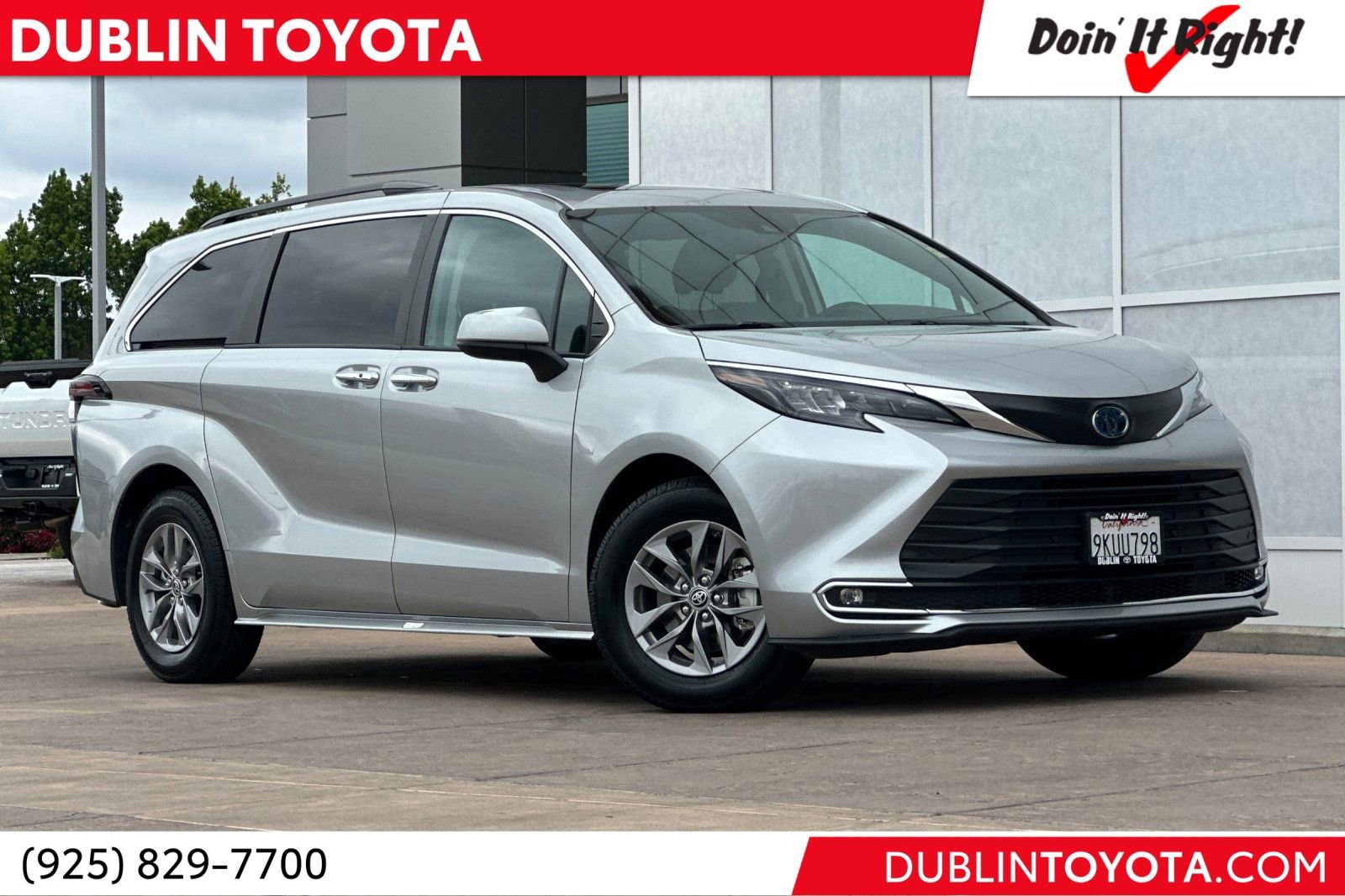 Certified 2024 Toyota Sienna XLE FWD image 1